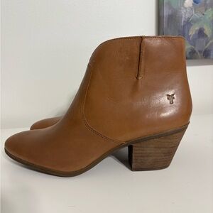 Frye Jennifer Ankle Booties Women’s 10M Wheat Brown Leather Side Zip 3471729